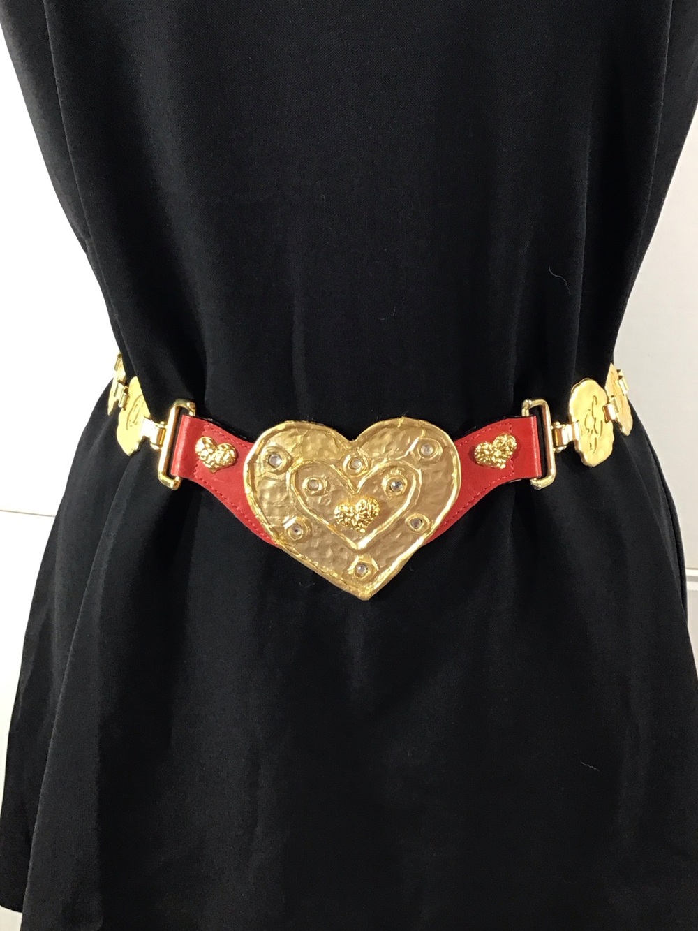 Leatherock vintage Red Heart Gold Metal Accent and red leather Waist Belt S